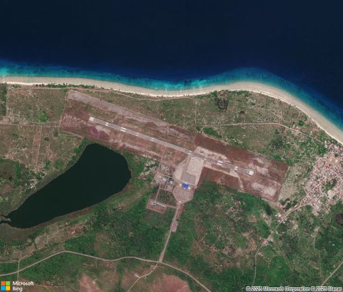 Взлётно-посадочная полоса Sanana Emalamo Airport