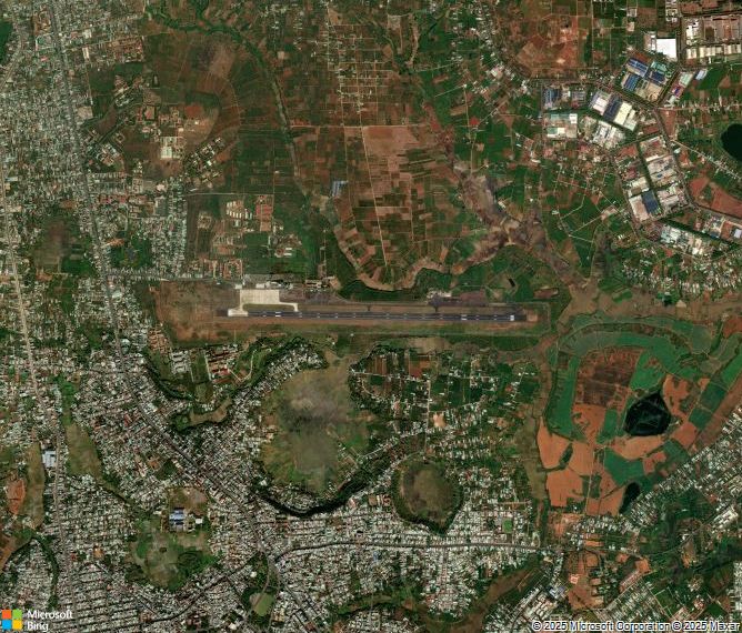 Взлётно-посадочная полоса Pleiku Airport
