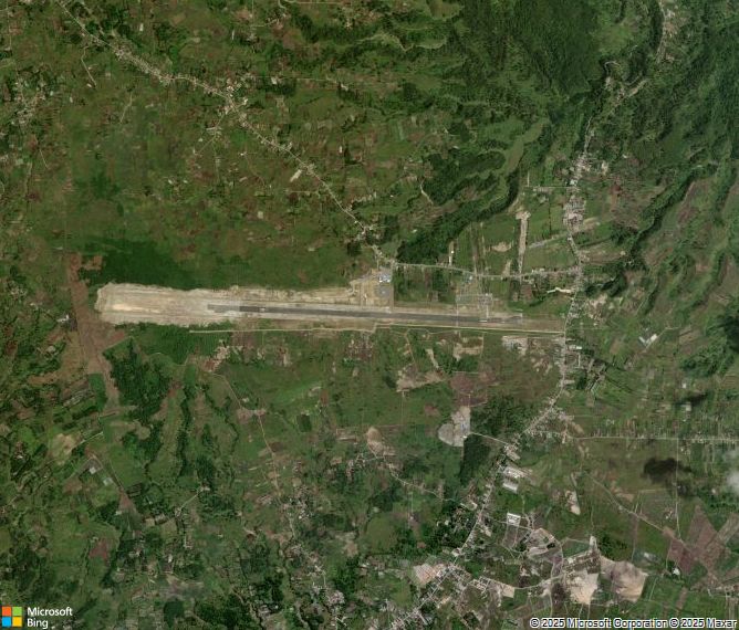 Взлётно-посадочная полоса Siborong-Borong Silangit Airport