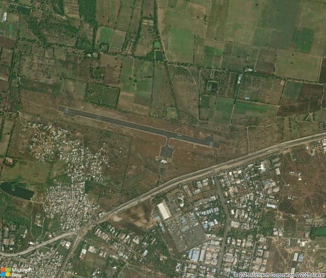 Взлётно-посадочная полоса Akola