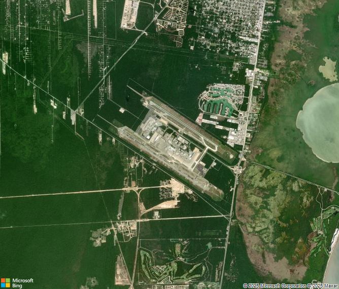 Взлётно-посадочная полоса Cancun International Airport