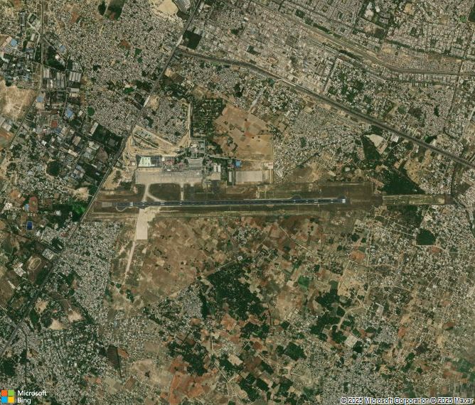 Взлётно-посадочная полоса Lucknow Chaudhary Charan Singh Airport