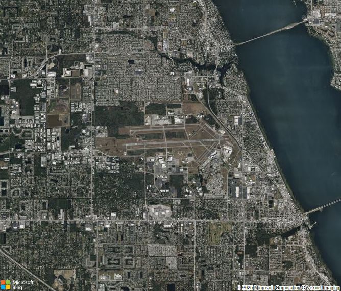 Взлётно-посадочная полоса Melbourne International Airport