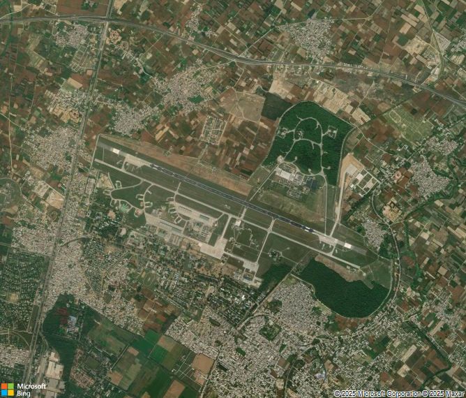 Взлётно-посадочная полоса Bareilly Airport