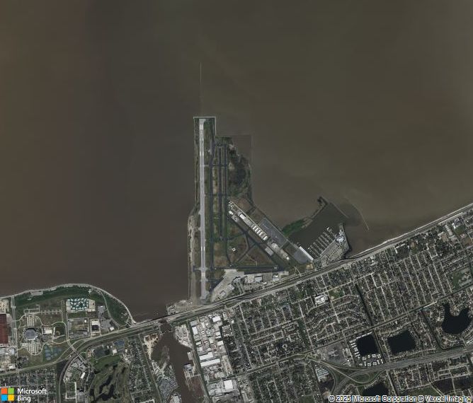 Взлётно-посадочная полоса New Orleans Lakefront Airport