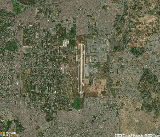 Взлётно-посадочная полоса Lahore Allama Iqbal International Airport