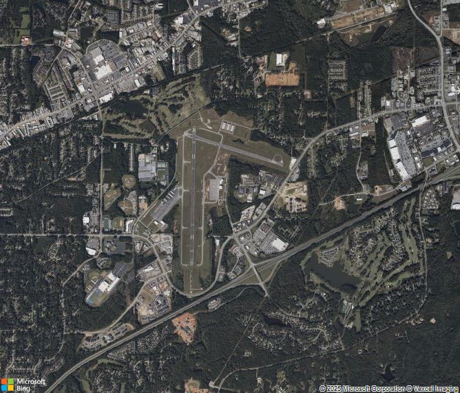 Взлётно-посадочная полоса Auburn University Regional Airport