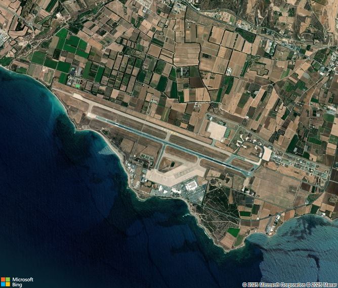 Взлётно-посадочная полоса Paphos International Airport