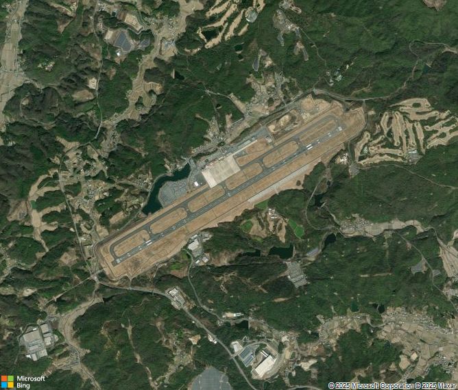 Взлётно-посадочная полоса Okayama Airport