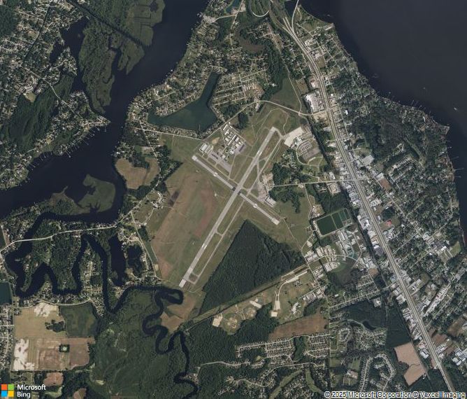 Взлётно-посадочная полоса New Bern Coastal Carolina Regional Airport