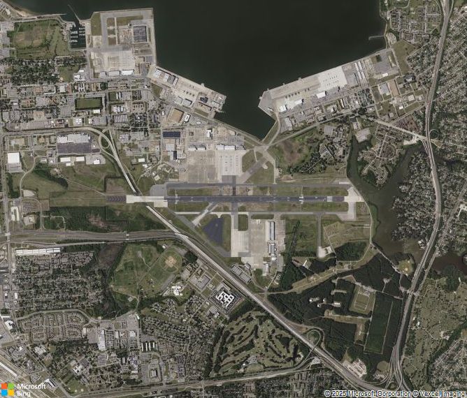 Взлётно-посадочная полоса Norfolk Naval Station