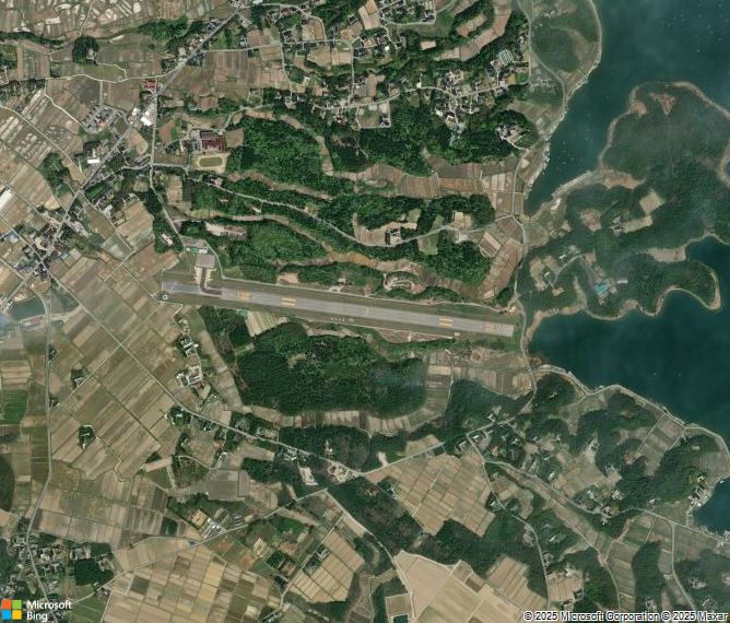 Взлётно-посадочная полоса Sado Airport