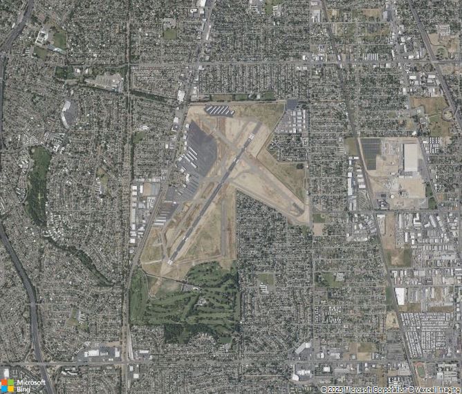 Взлётно-посадочная полоса Sacramento Executive Airport