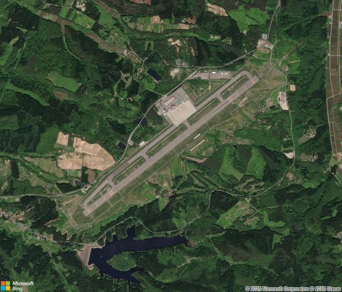 Взлётно-посадочная полоса Aomori Airport