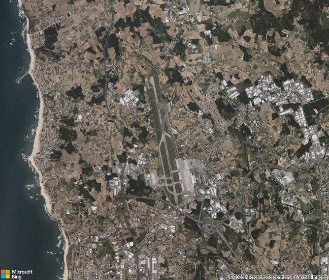 Взлётно-посадочная полоса Porto Francisco de Sa Carneiro Airport