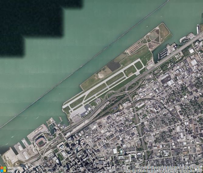 Взлётно-посадочная полоса Cleveland Burke Lakefront Airport