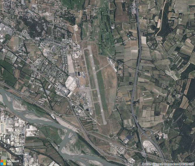 Взлётно-посадочная полоса Avignon Caumont Airport