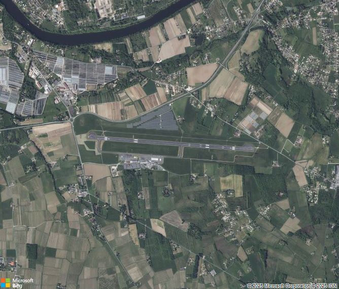 Взлётно-посадочная полоса Bergerac Dordogne Perigord Airport
