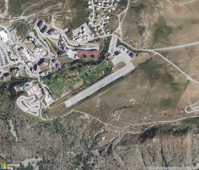Взлётно-посадочная полоса L'alpe D'huez Airport