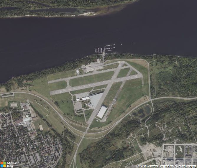 Взлётно-посадочная полоса Ottawa Rockcliffe Airport