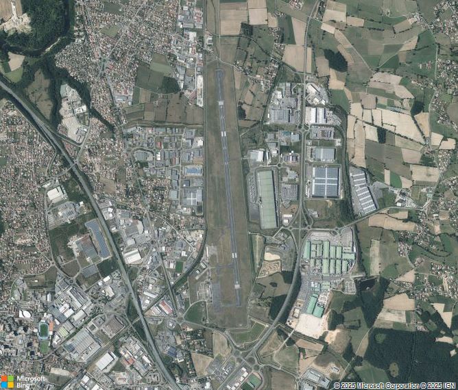 Взлётно-посадочная полоса Saint Etienne Boutheon Airport