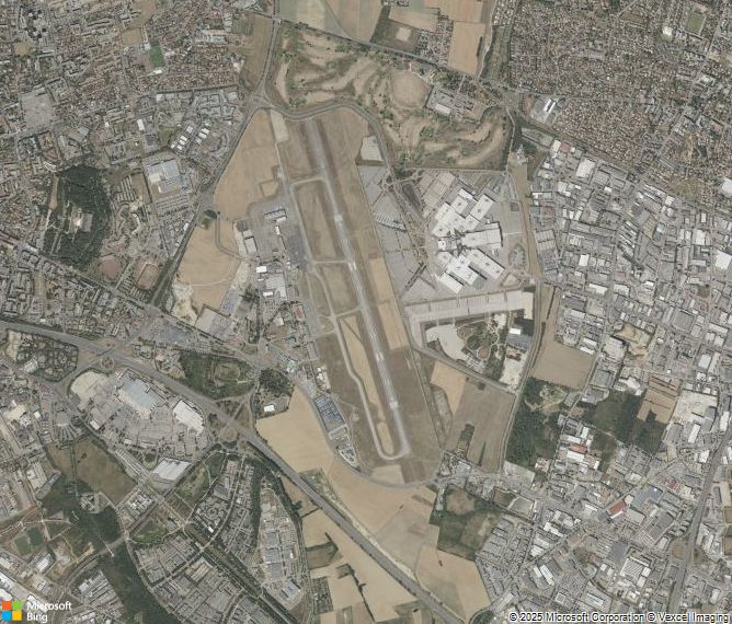 Взлётно-посадочная полоса Lyon Bron Airport