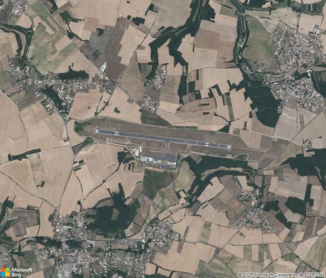 Взлётно-посадочная полоса Angouleme Cognac International Airport