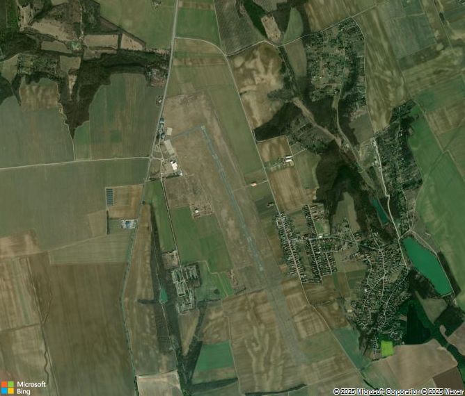 Взлётно-посадочная полоса Pecs Pogany Airport