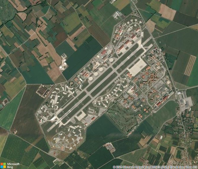 Взлётно-посадочная полоса Aviano Air Base