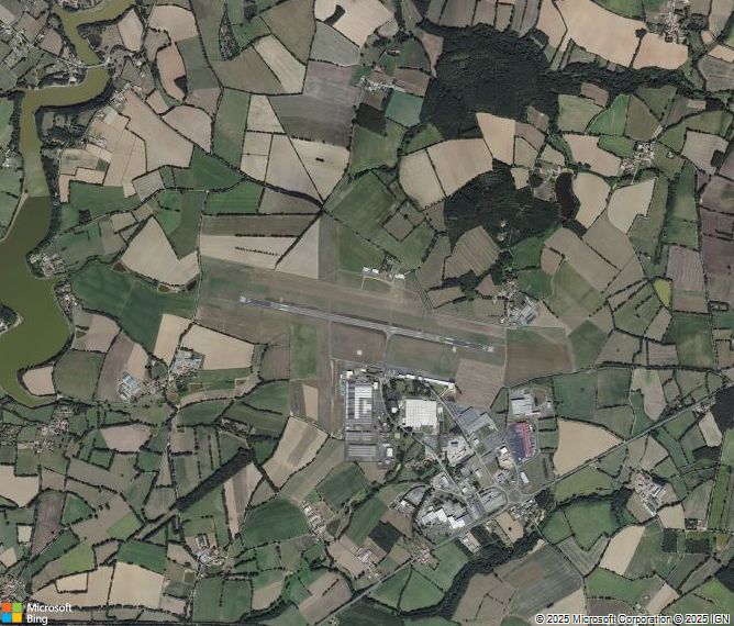 Взлётно-посадочная полоса La Roche-sur-Yon Les Ajoncs Airport