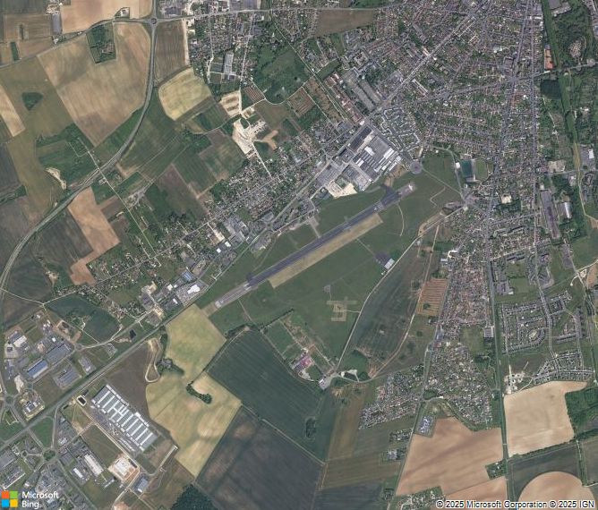 Взлётно-посадочная полоса Bourges Airport