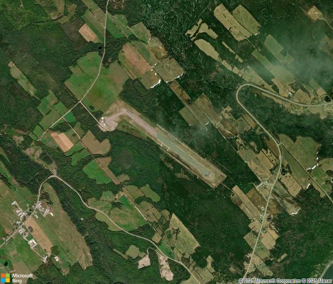Взлётно-посадочная полоса Charlevoix Airport