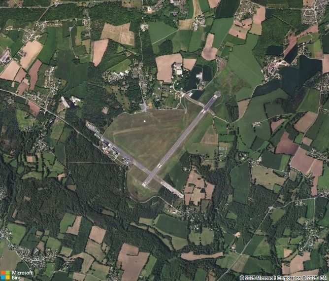 Взлётно-посадочная полоса Vannes Meucon Airport