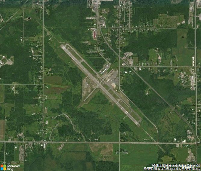 Взлётно-посадочная полоса Falls International Airport