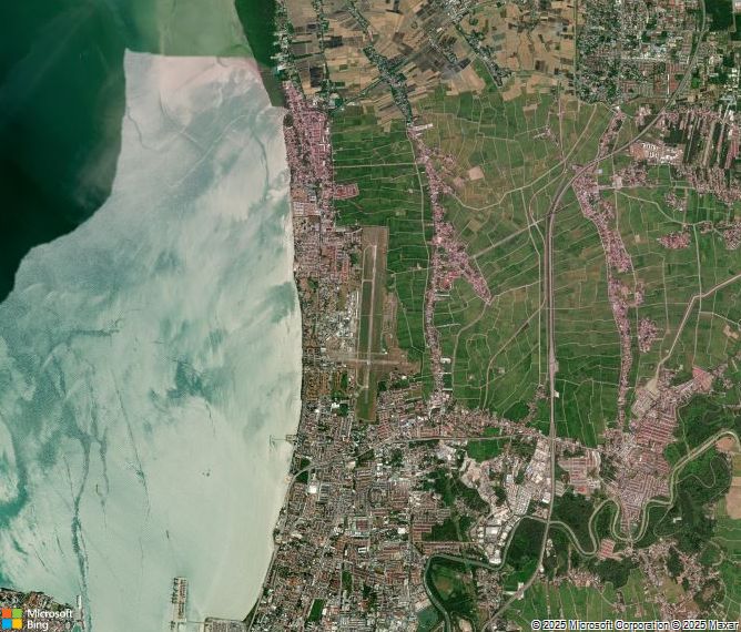 Взлётно-посадочная полоса Butterworth Airport