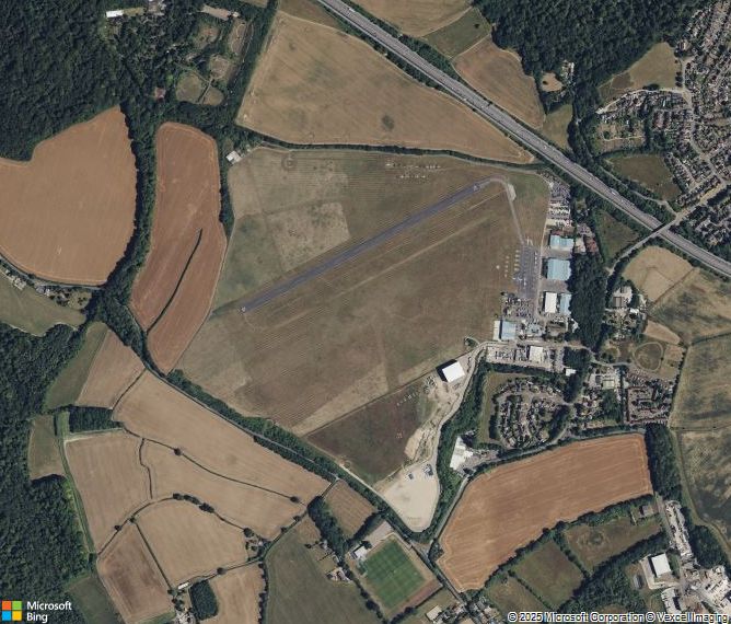 Взлётно-посадочная полоса High Wycombe Booker Airfield
