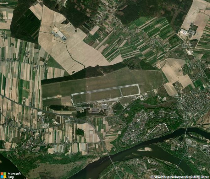 Взлётно-посадочная полоса Warsaw Modlin Airport