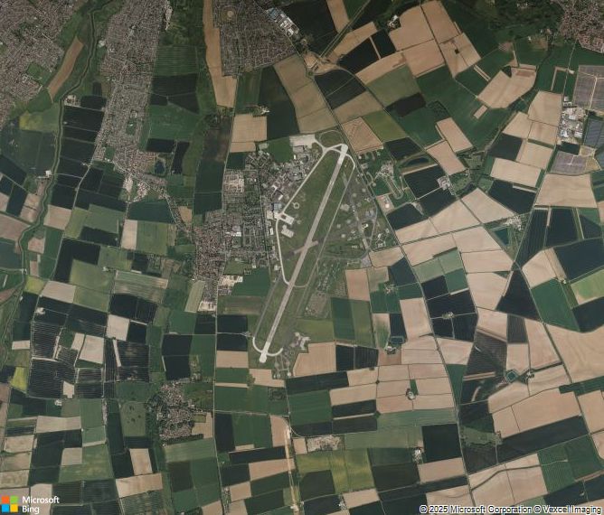 Взлётно-посадочная полоса RAF Waddington
