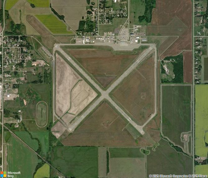 Взлётно-посадочная полоса Fort St. John Airport