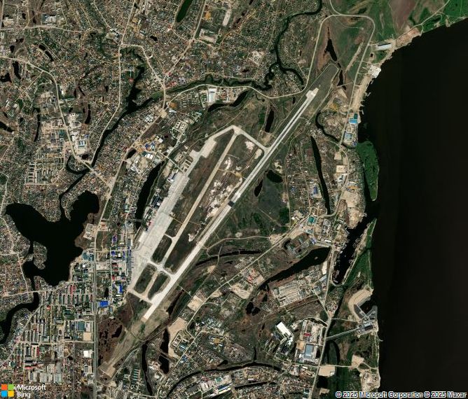 Взлётно-посадочная полоса Yakutsk Airport