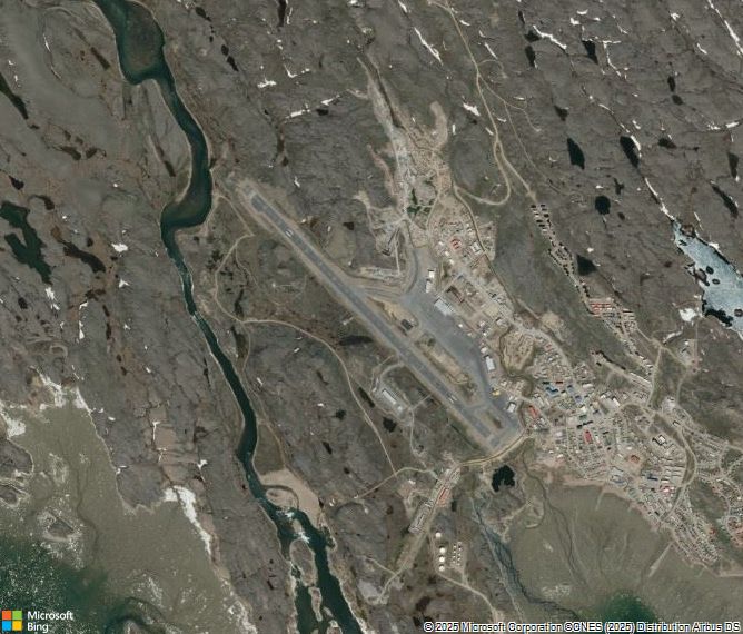 Взлётно-посадочная полоса Iqaluit Airport