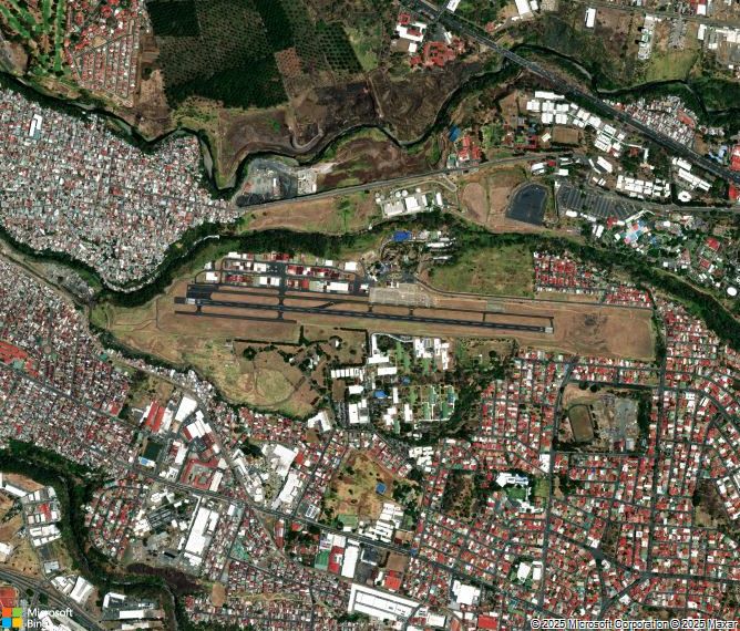 Взлётно-посадочная полоса San Jose Tobias Bolanos International Airport